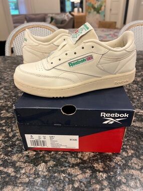 Reebok Leather Club C Sneakers in Cream with Green Logo like new
